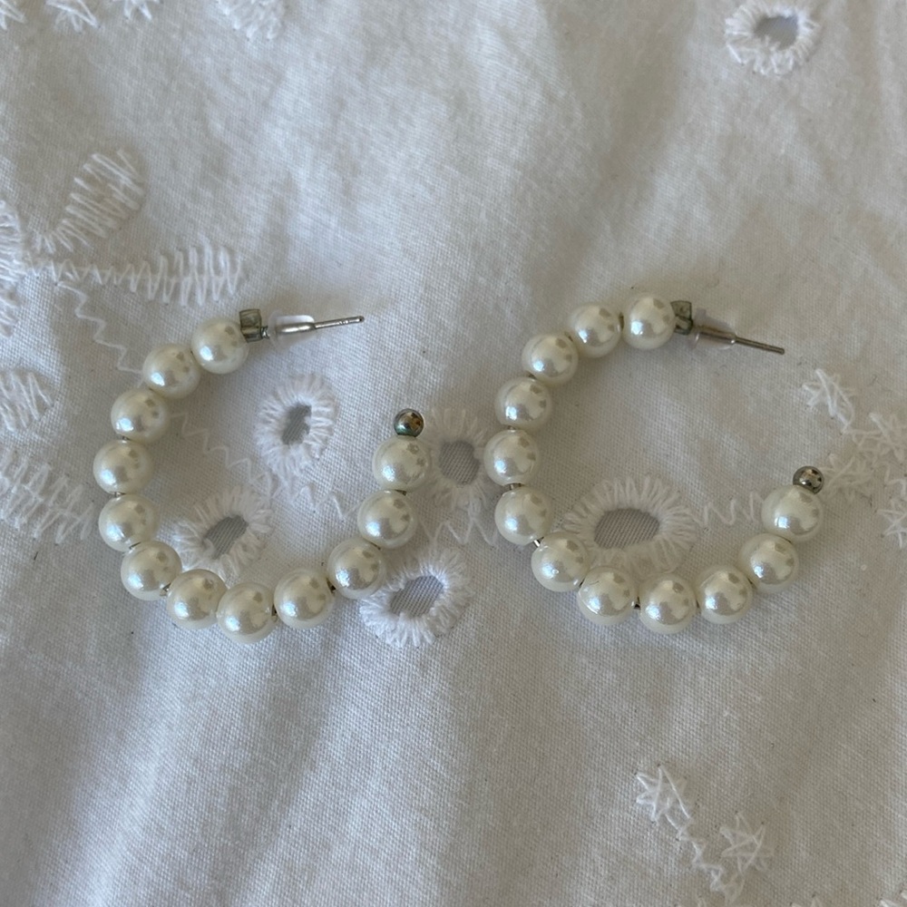 Pearl Beaded Hoop Earrings (Medium)